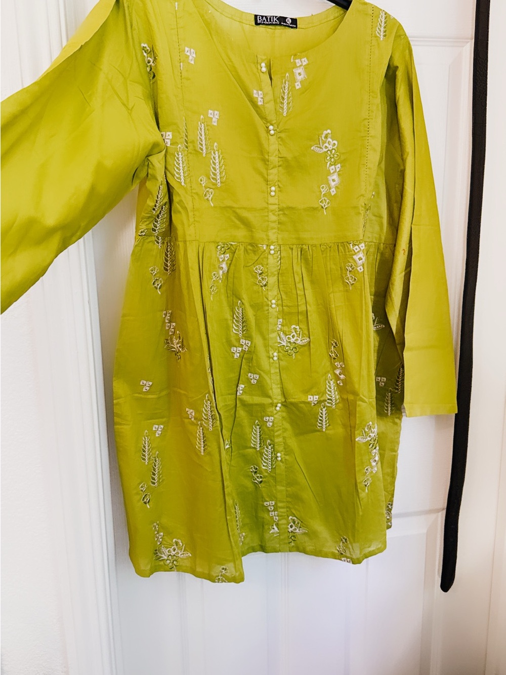 NWOT Batik Lime Green Embroidered Tunic Blouse